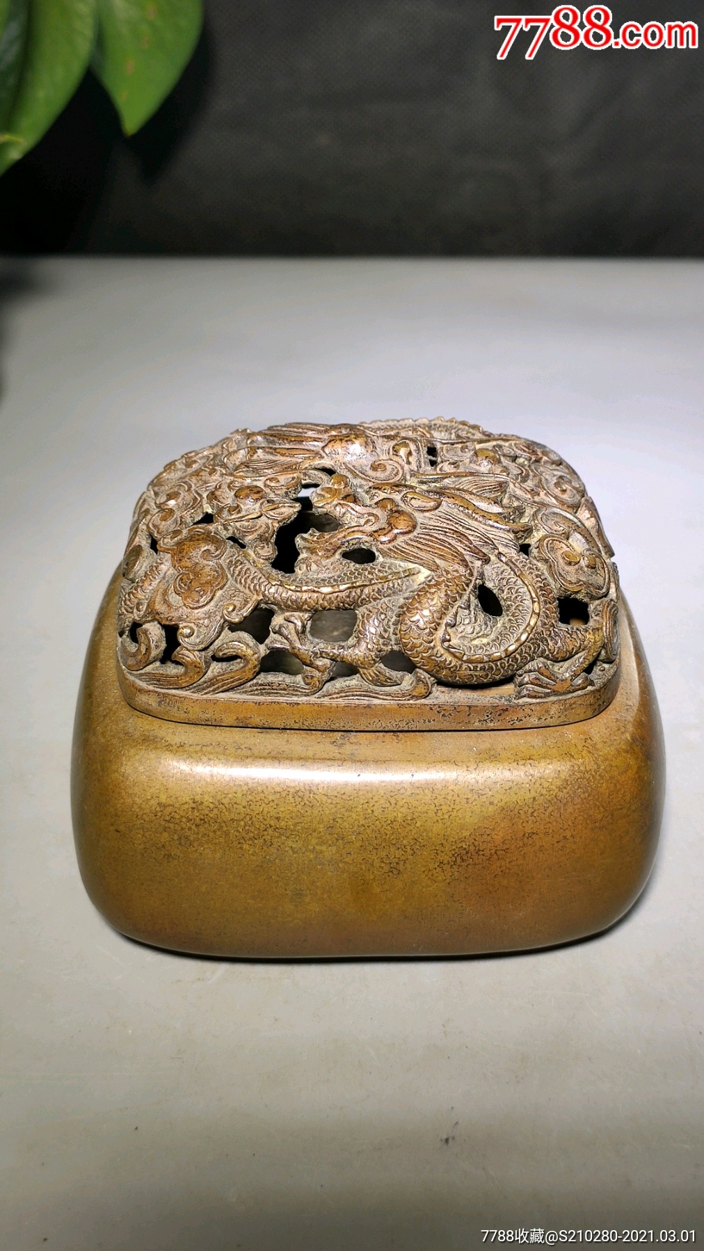 双龙铜手炉!造型独特!皮壳老辣!包浆浓厚!铜制清晰!底部有款!