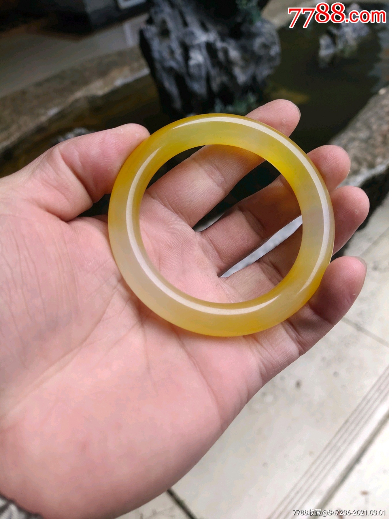 黄色靓丽玛瑙手镯一只尺寸57