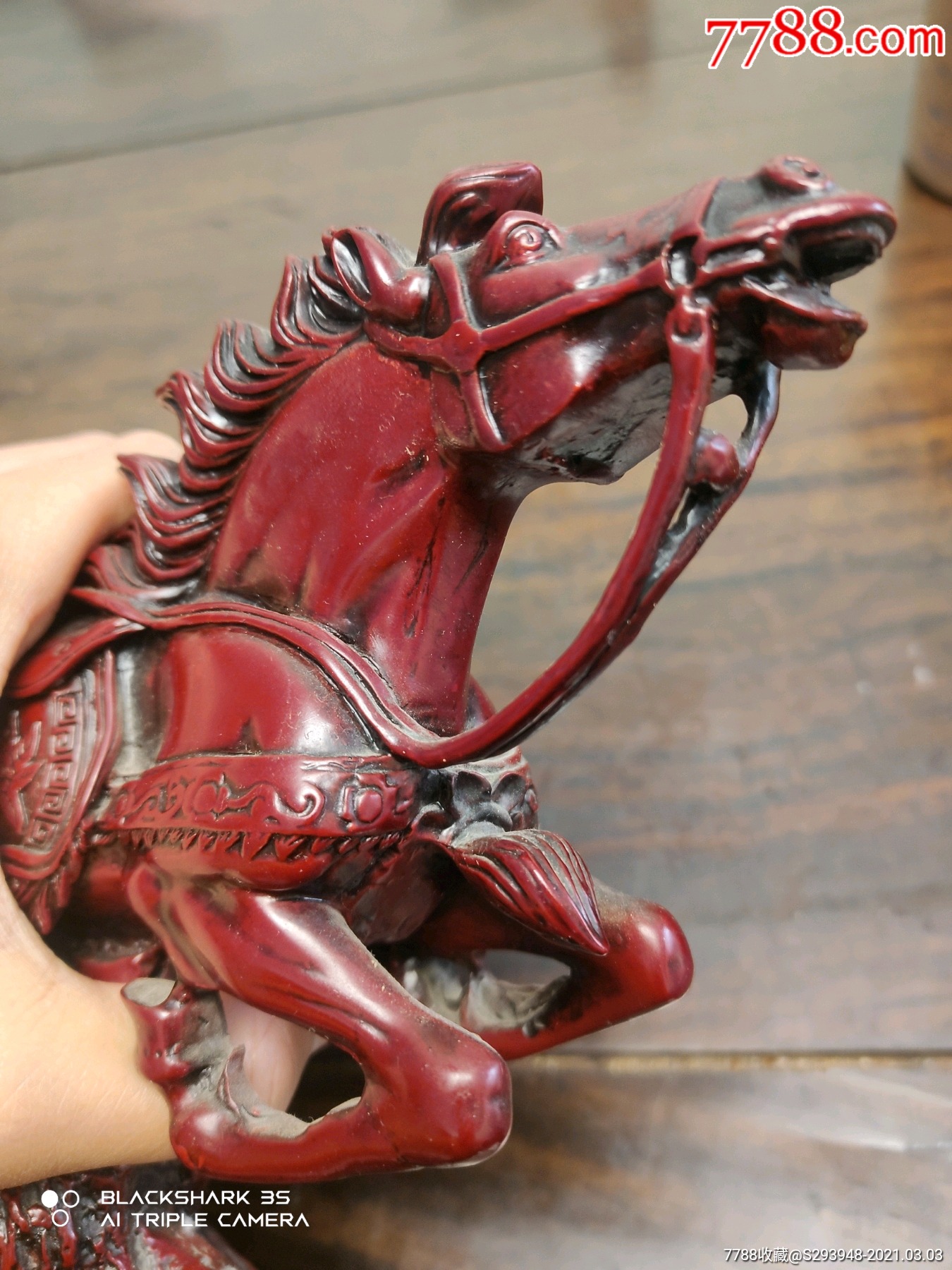 红色石头马摆件