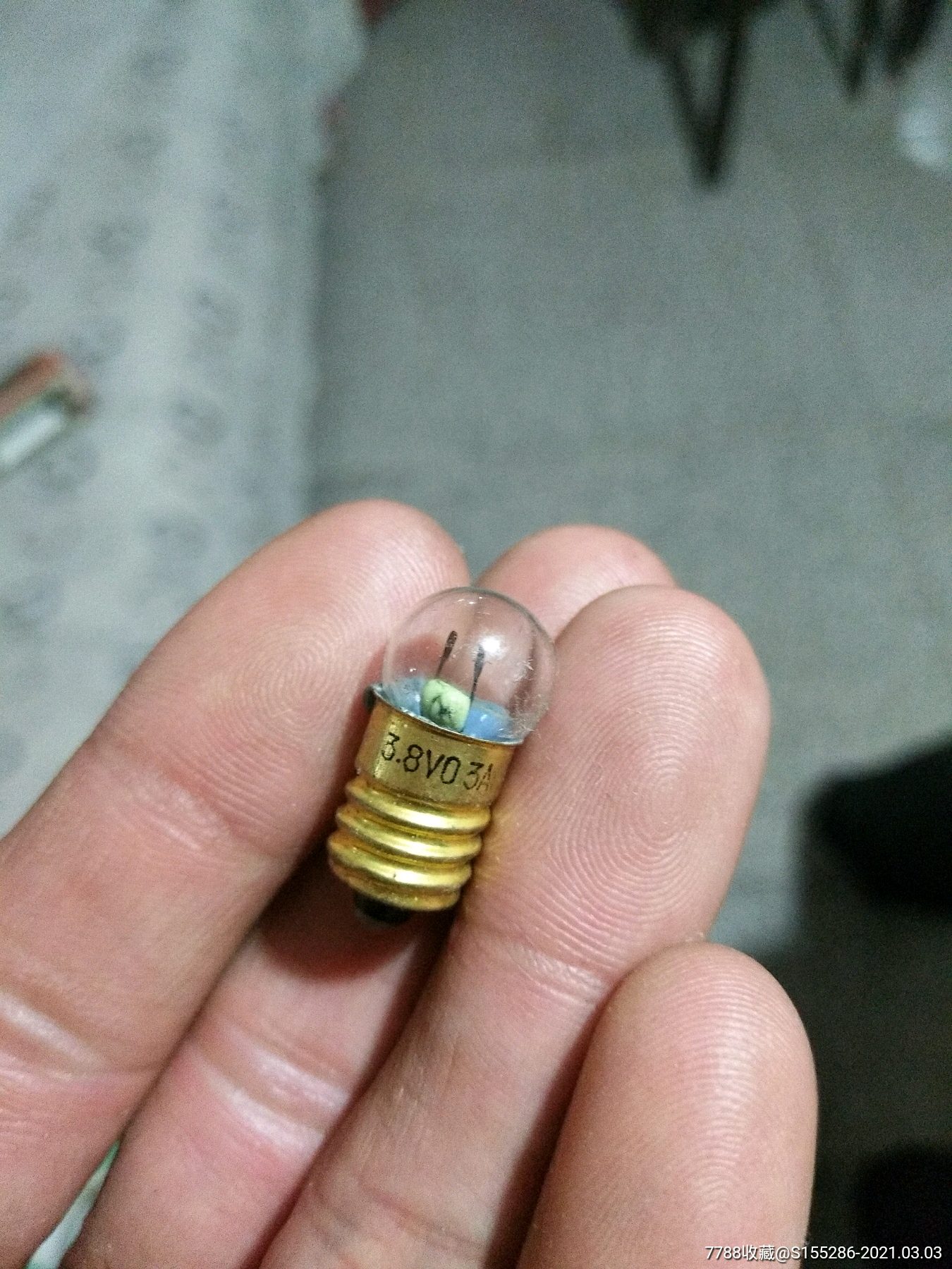 文革光明牌小灯泡,带原包装,50只装,现在还剩19只,都能正常使用,包老