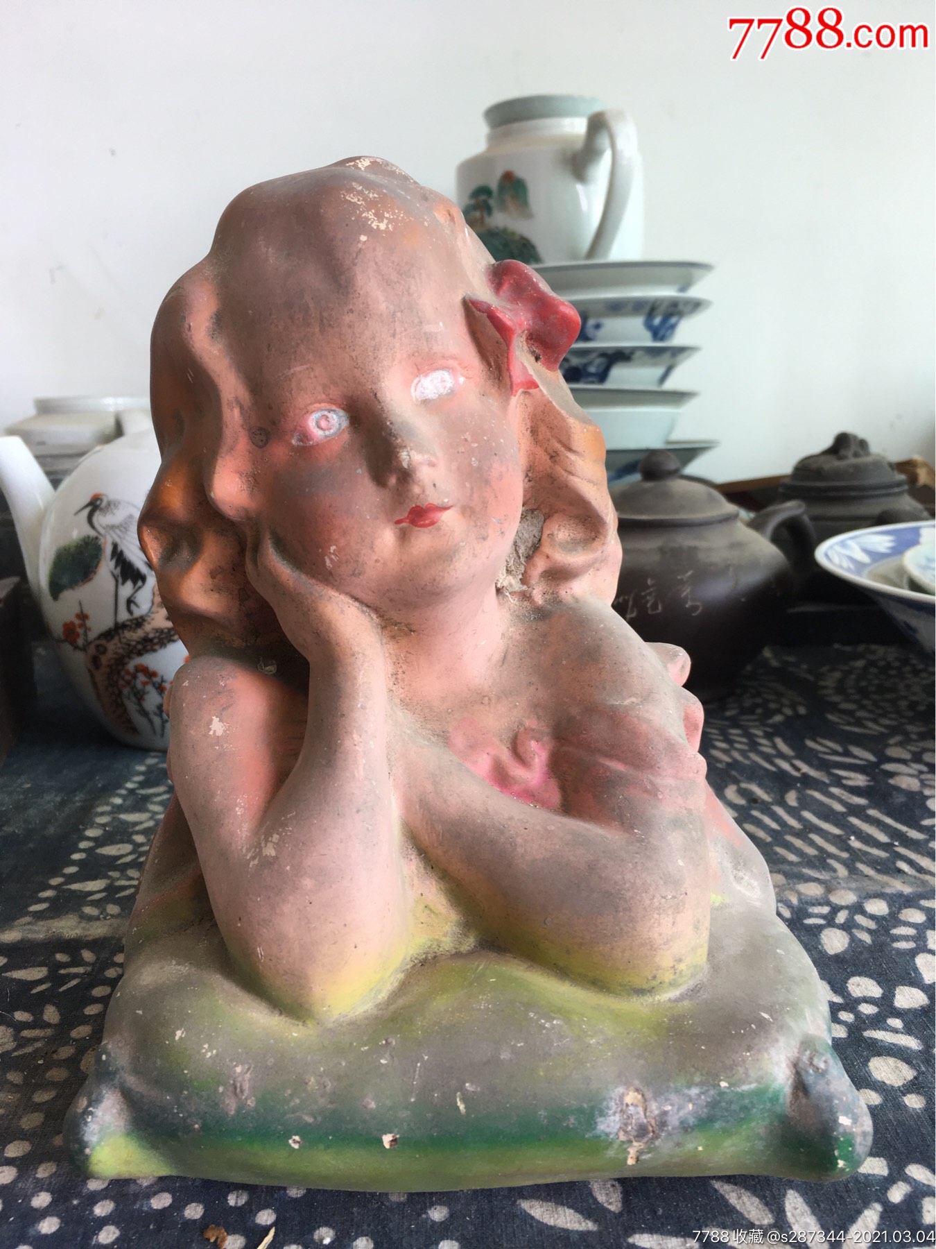 少女沉思石膏像