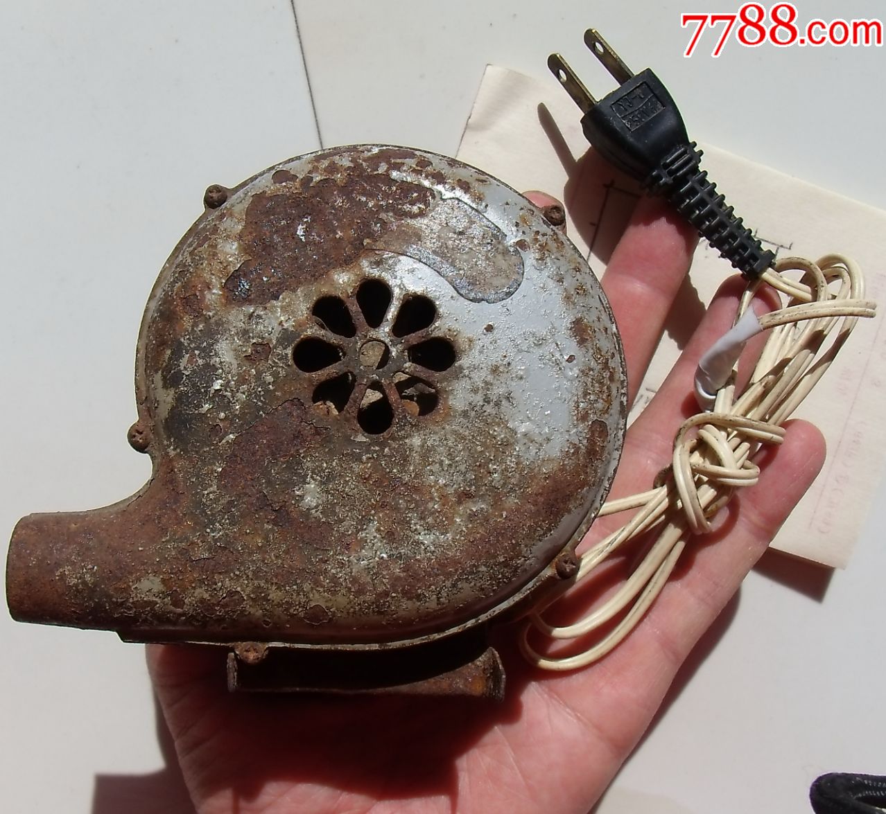 70,80年代微型鼓风机(供野外找矿工等用,可连接电池)