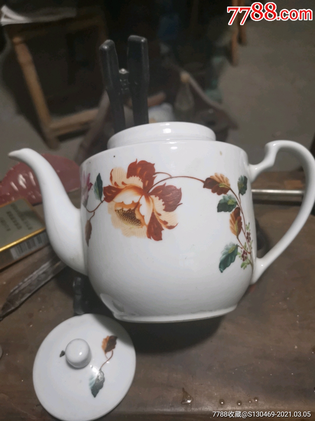 景德镇手绘一枝花壶