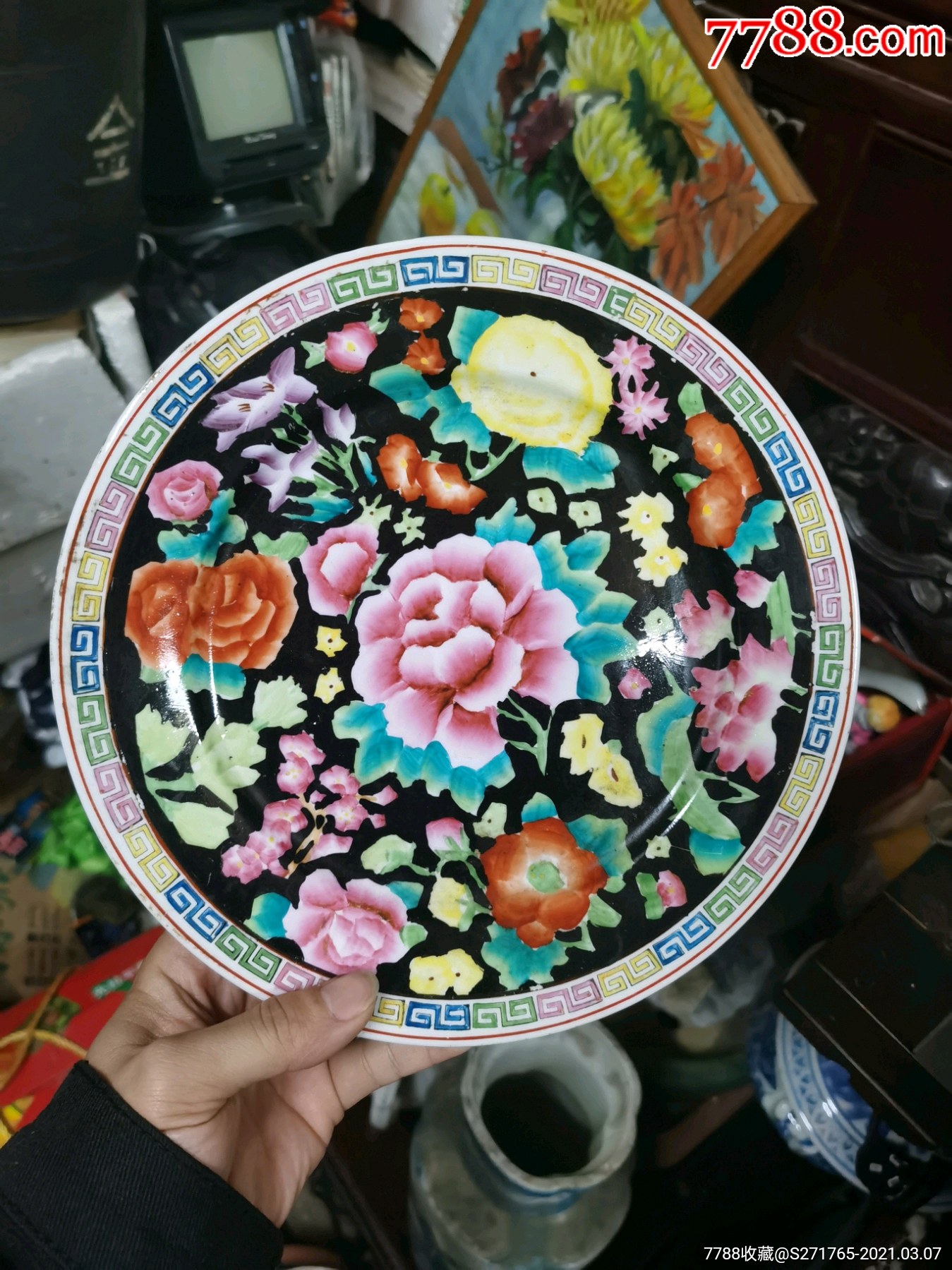 老彩绘百花盘底款有编号和中国潮彩