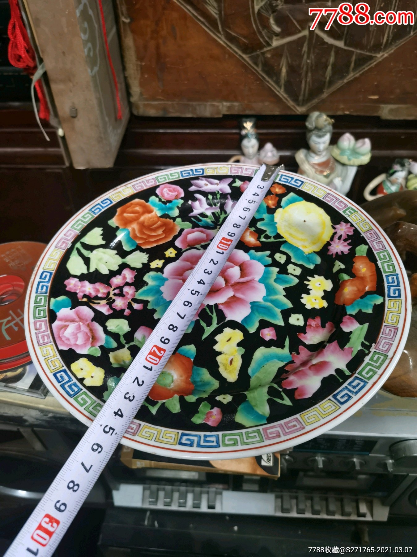 老彩绘百花盘底款有编号和中国潮彩