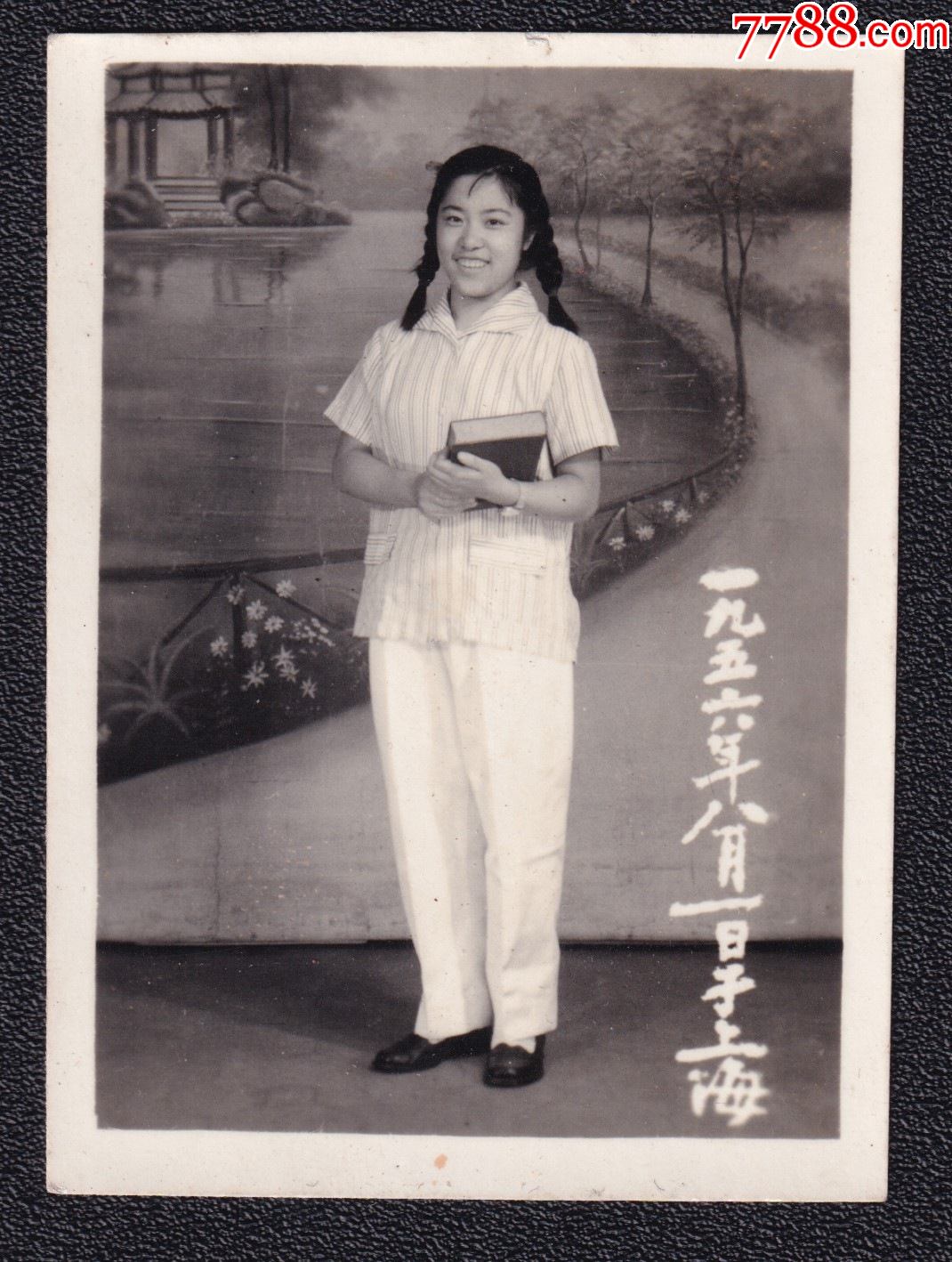 50年代美女学生老照片1张(尺寸约41*55厘米)
