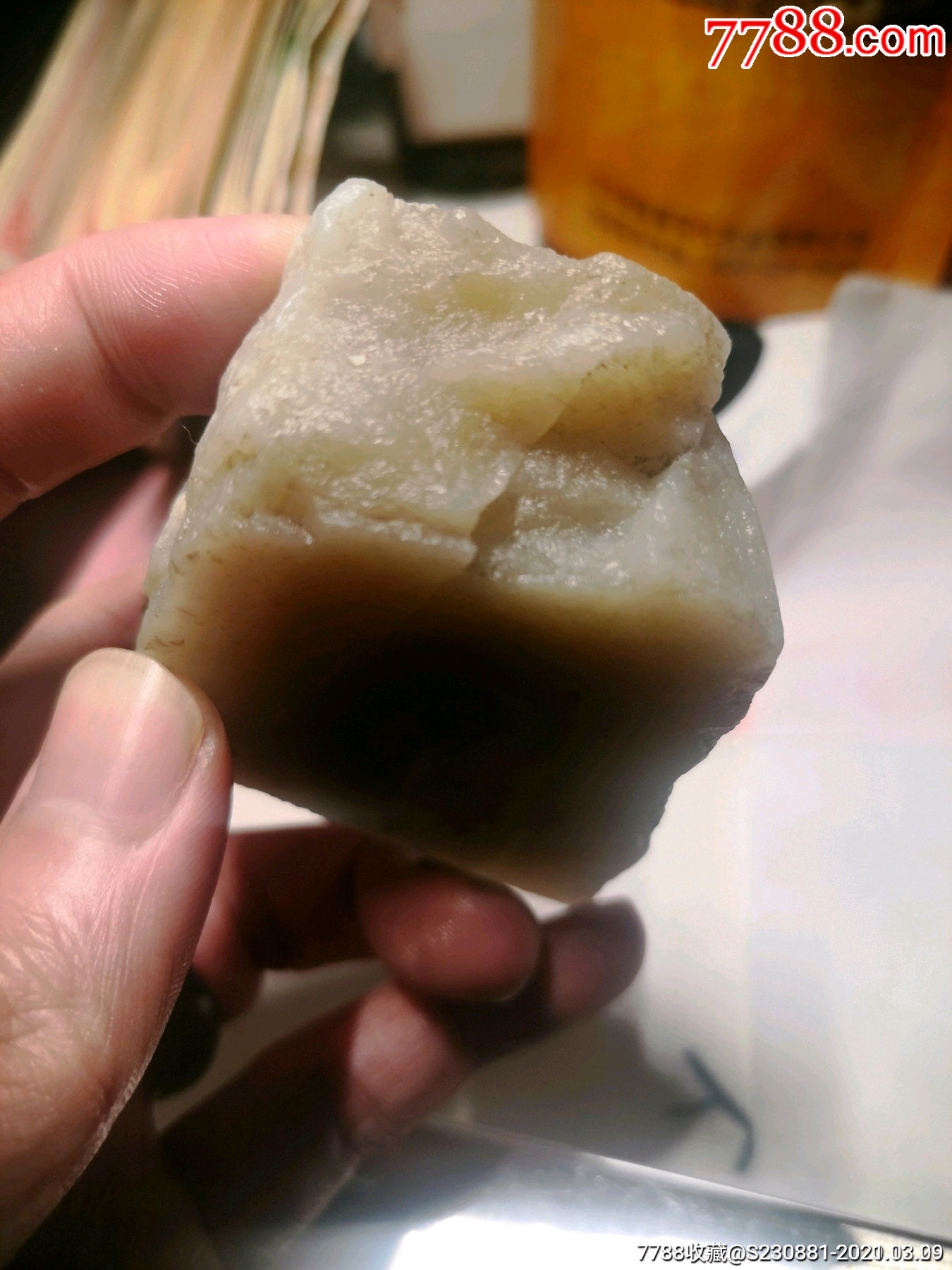 和田玉的糖色是沁色吗(糖色的和田玉颜色越深越好,还是越浅越好?)