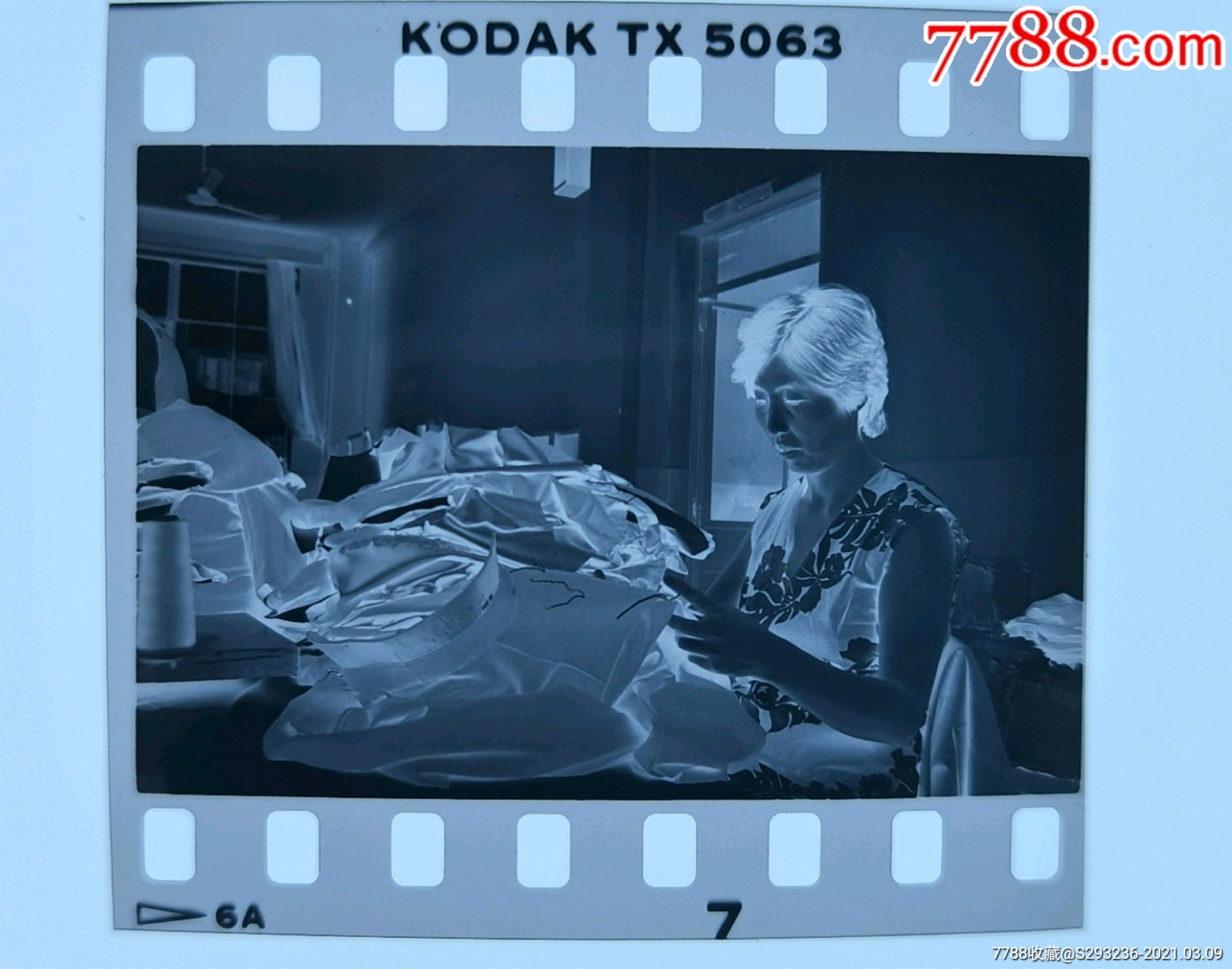 老底片4张,服装厂女工,时代气息强,135黑白底片