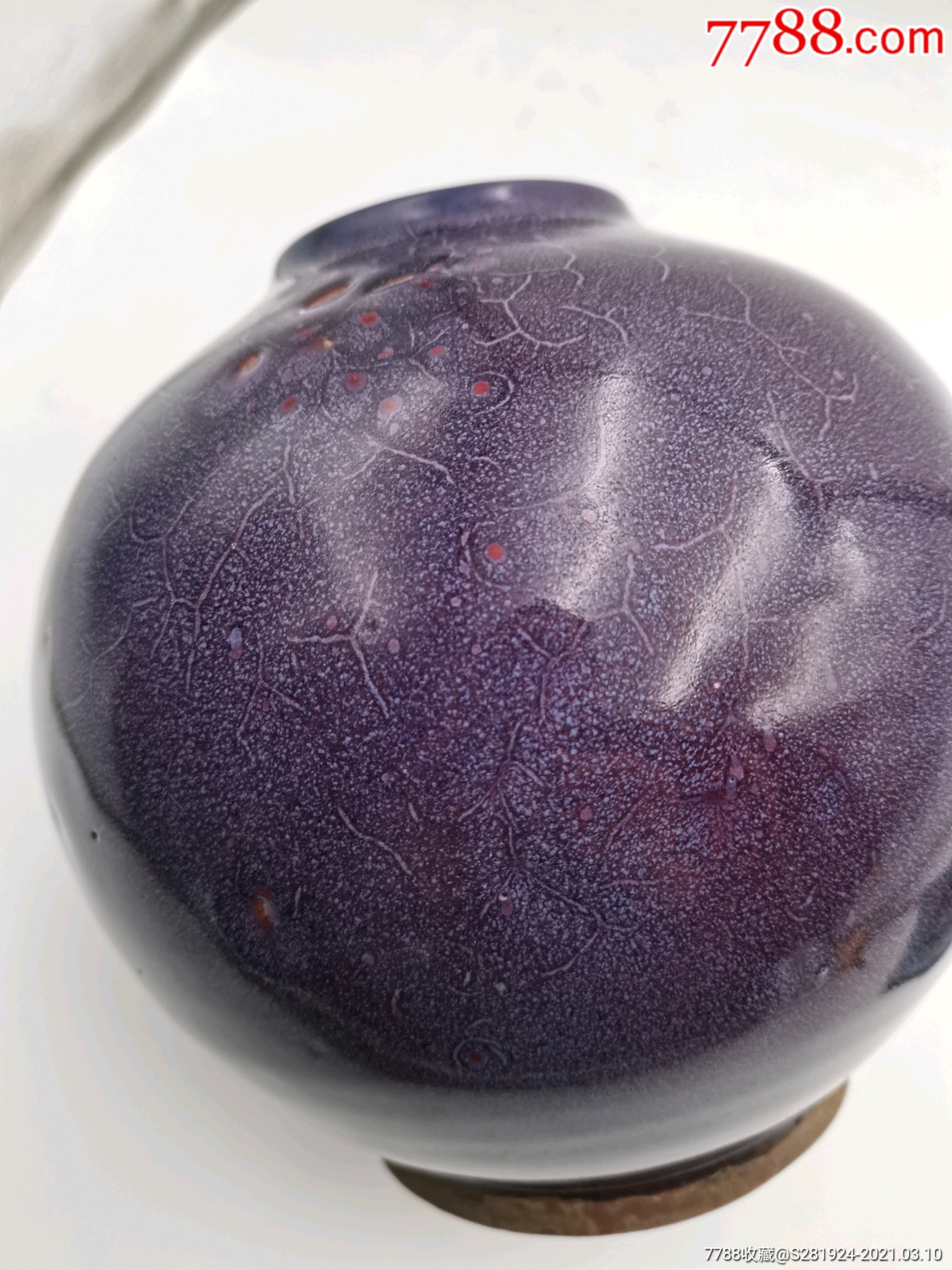宋均窑茄皮紫荷叶盖罐.
