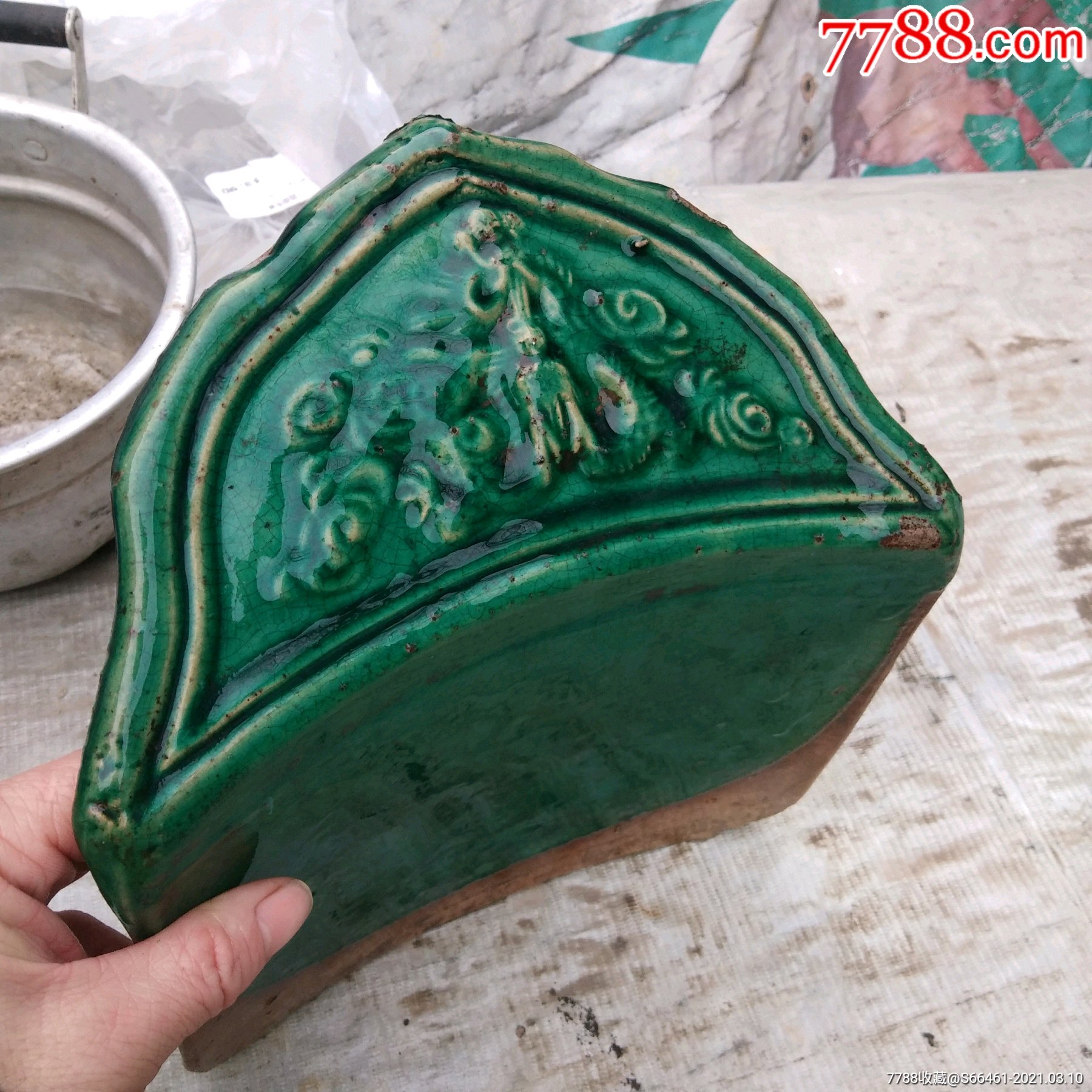 珍惜少见厚重的清代绿釉开片瓦当一个