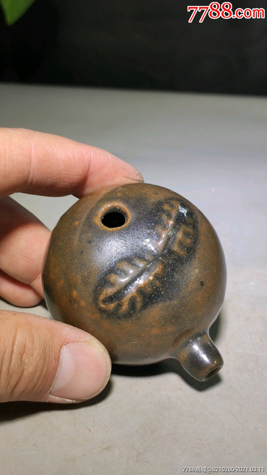 文房小水滴造型独特瓷质细腻釉水肥厚