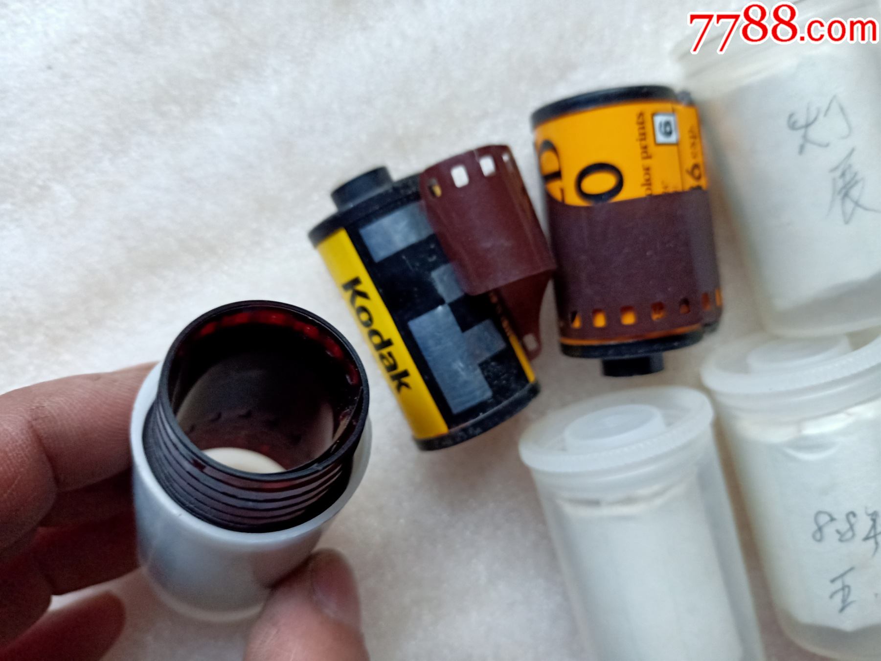 八十年代老胶卷底片一组a634,都是成卷的,大约11卷左右,下面是空盒