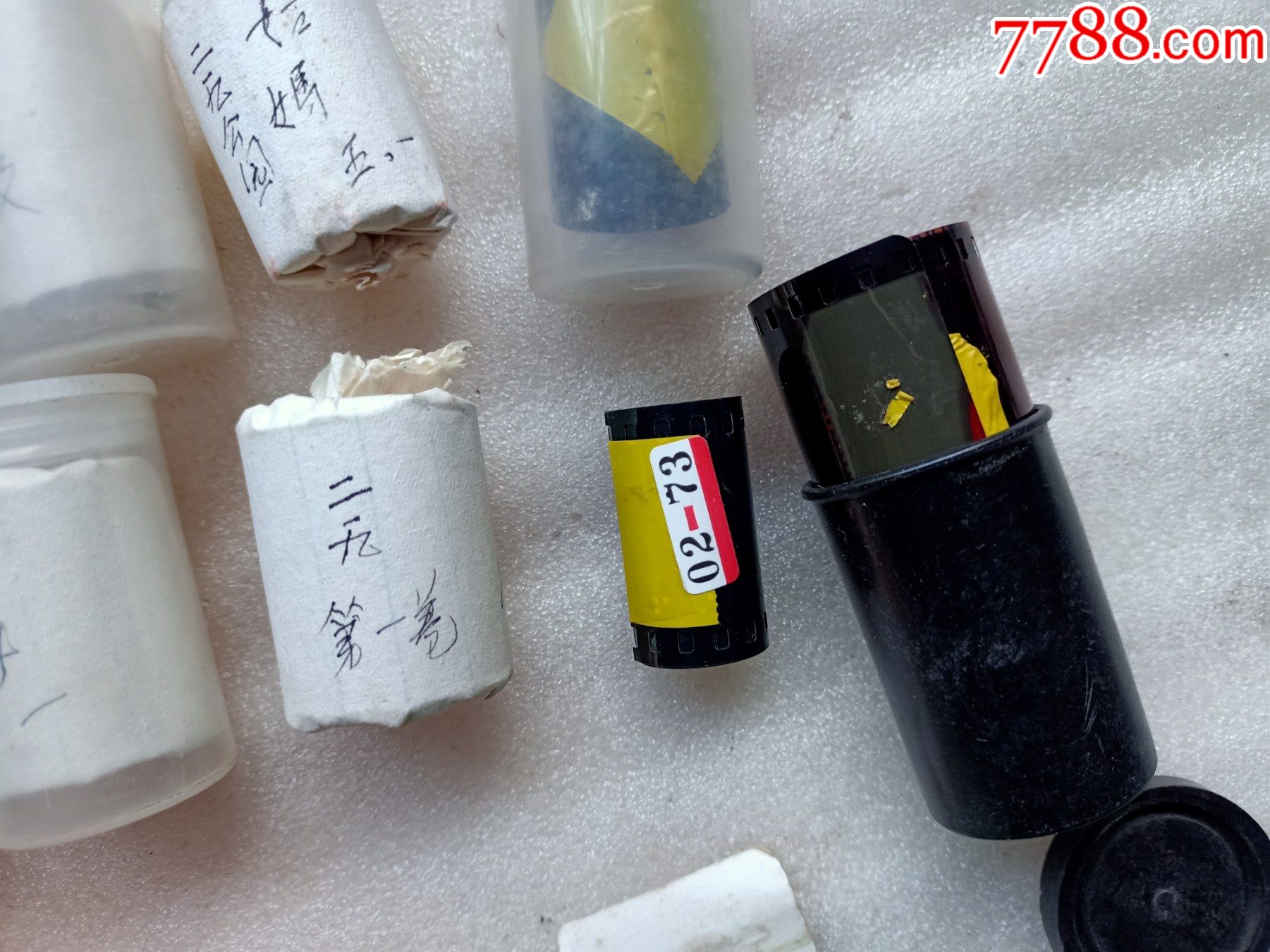 八十年代老胶卷底片一组a634,都是成卷的,大约11卷左右,下面是空盒