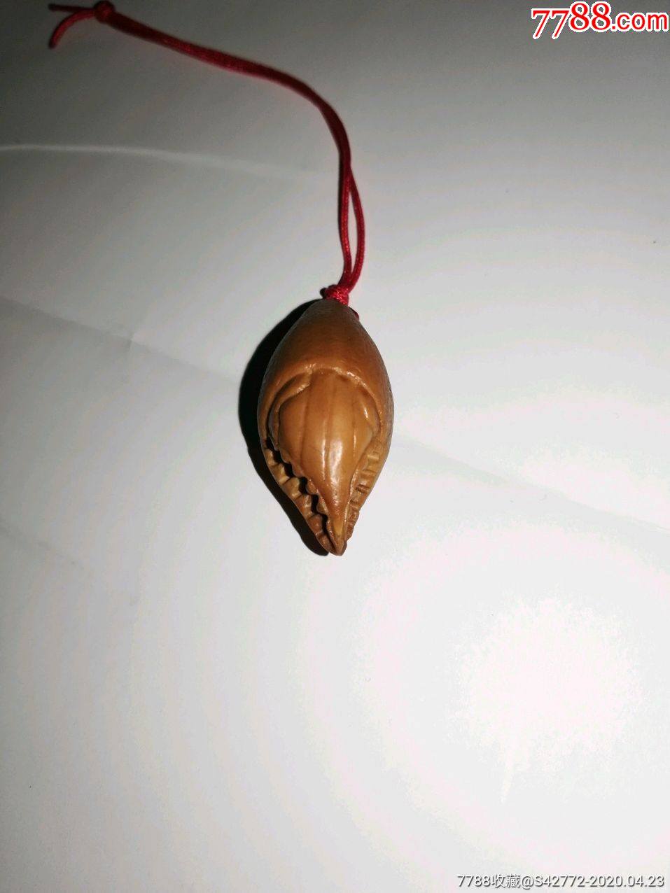 纯手工橄榄核雕螃蟹钳子富甲天下