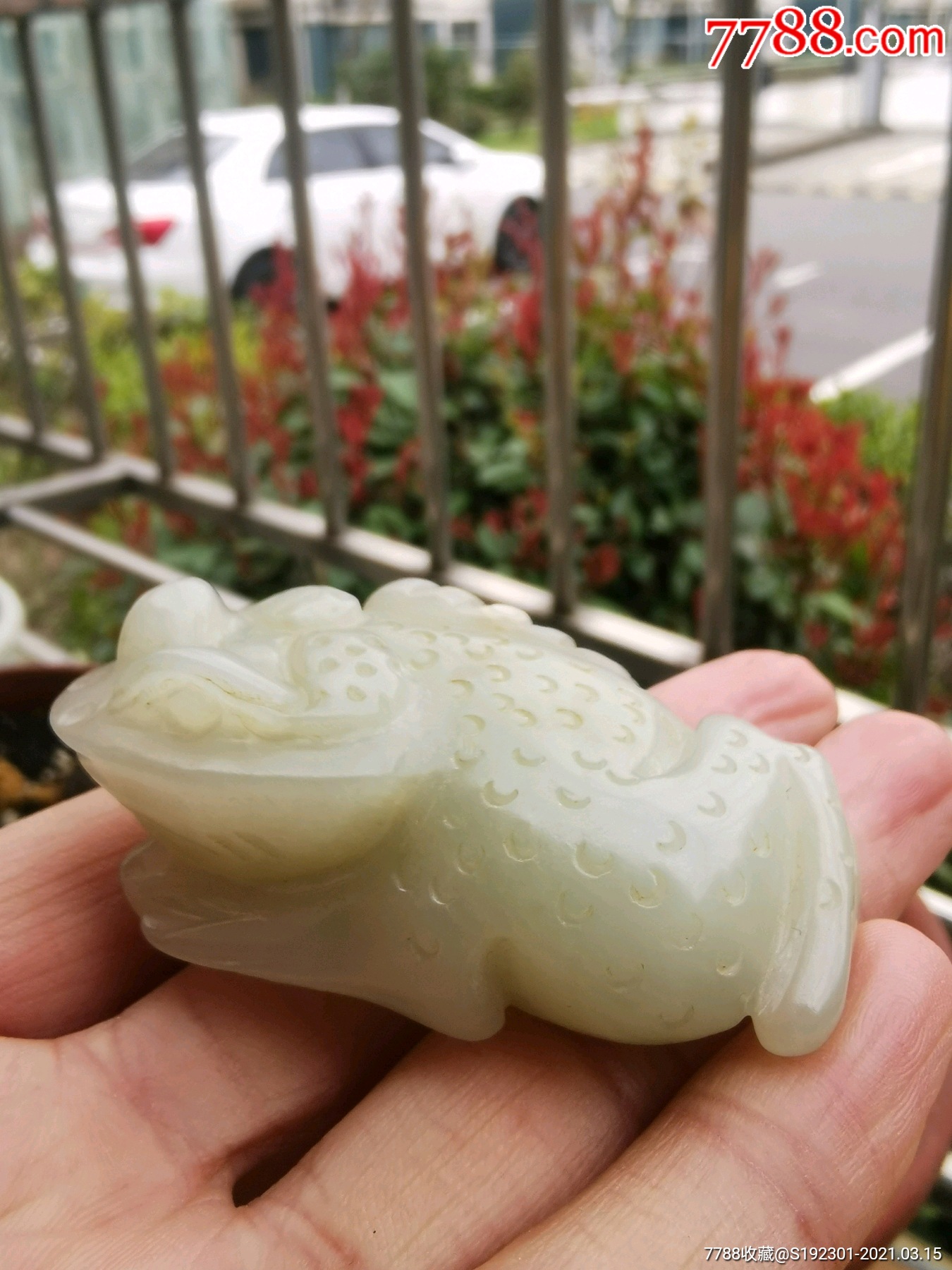 和田青白玉三足金蟾挂件