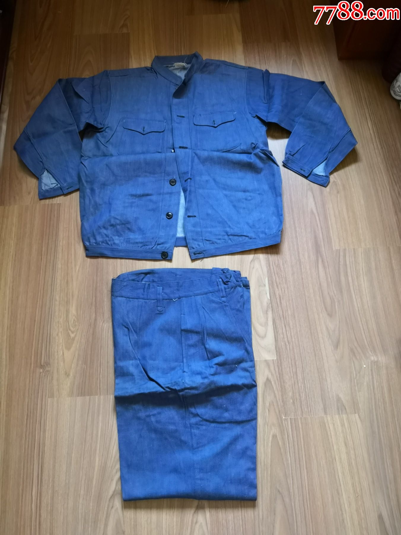 全新一套老式劳动服