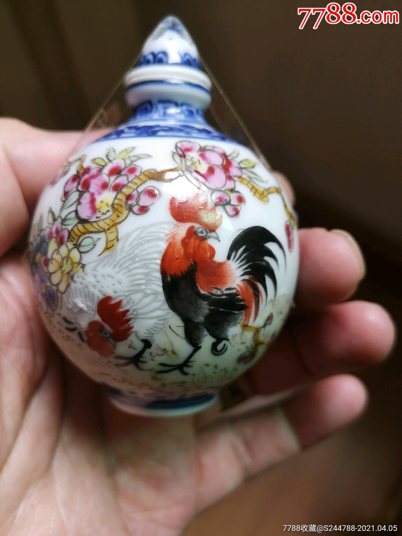 雕瓷大鸡图鼻烟壶