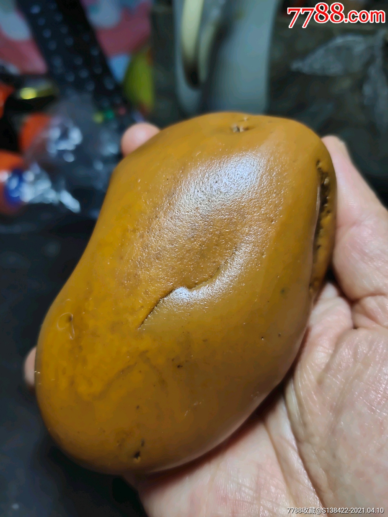 367克黄蜡石磨砂料石一块