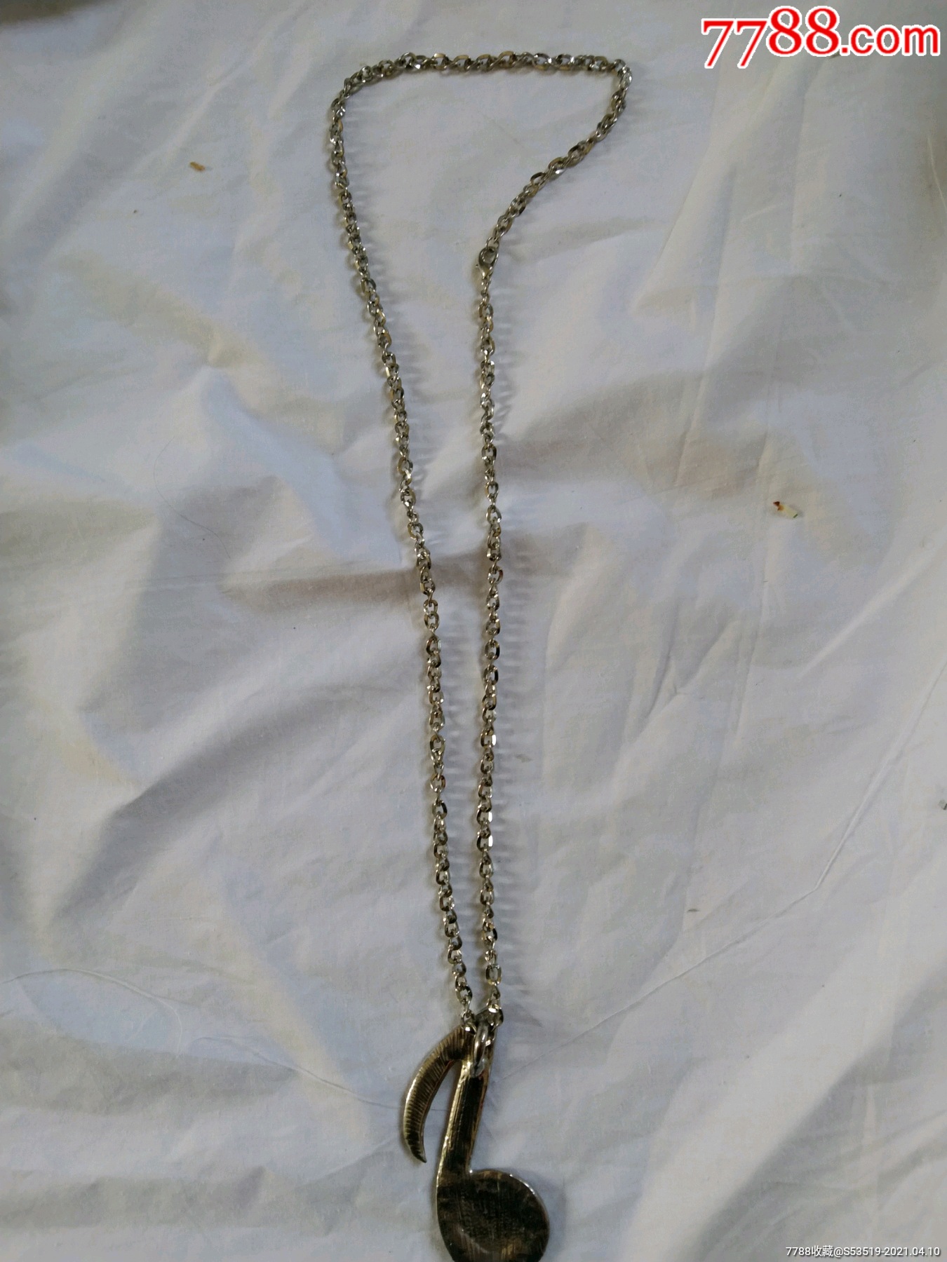 一条项链,不知道是什么金属