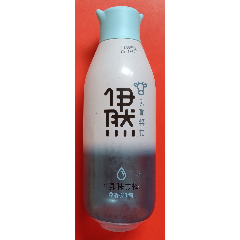伊然乳矿轻饮牛乳味饮料瓶,内蒙古伊利实业集团股份公司荣誉出品,产地