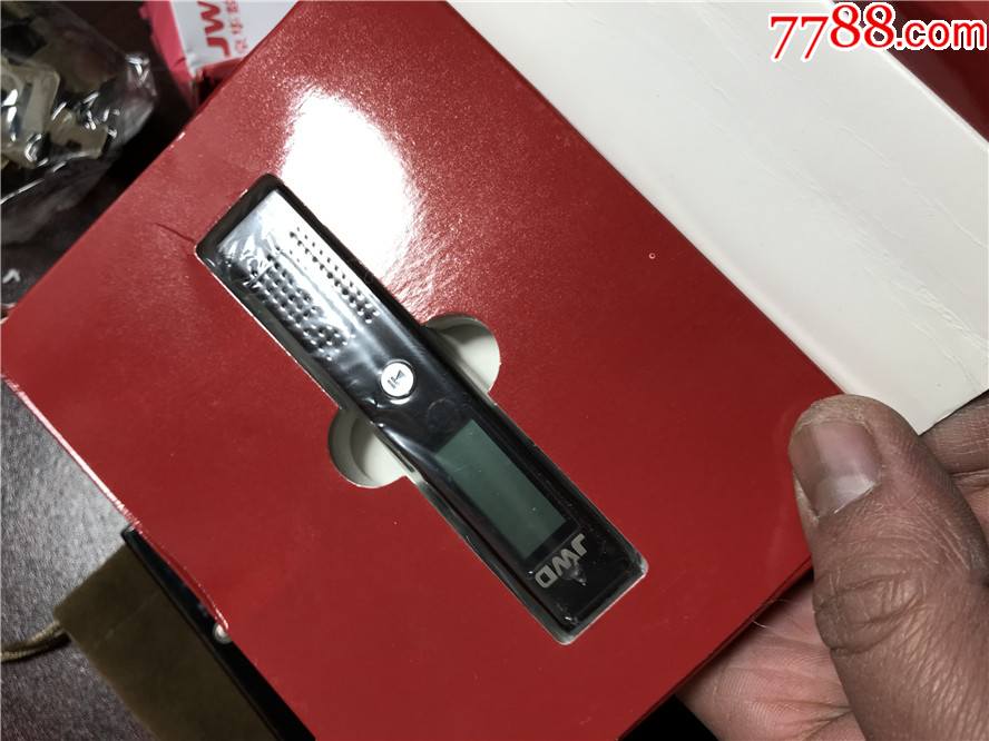 崭新的录音笔一支