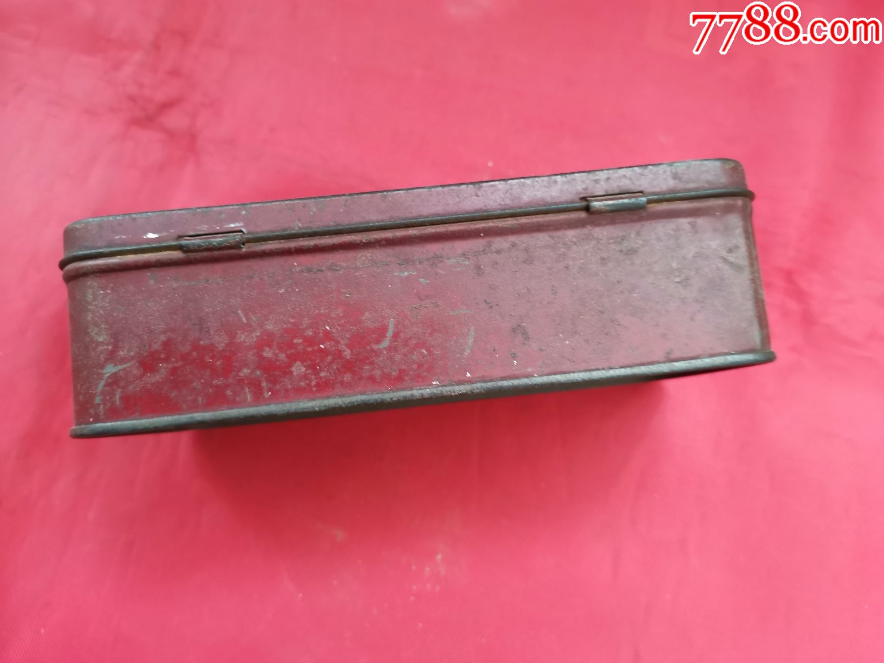 建国初期外销的飞人牌缝纫机装配件用的小铁盒