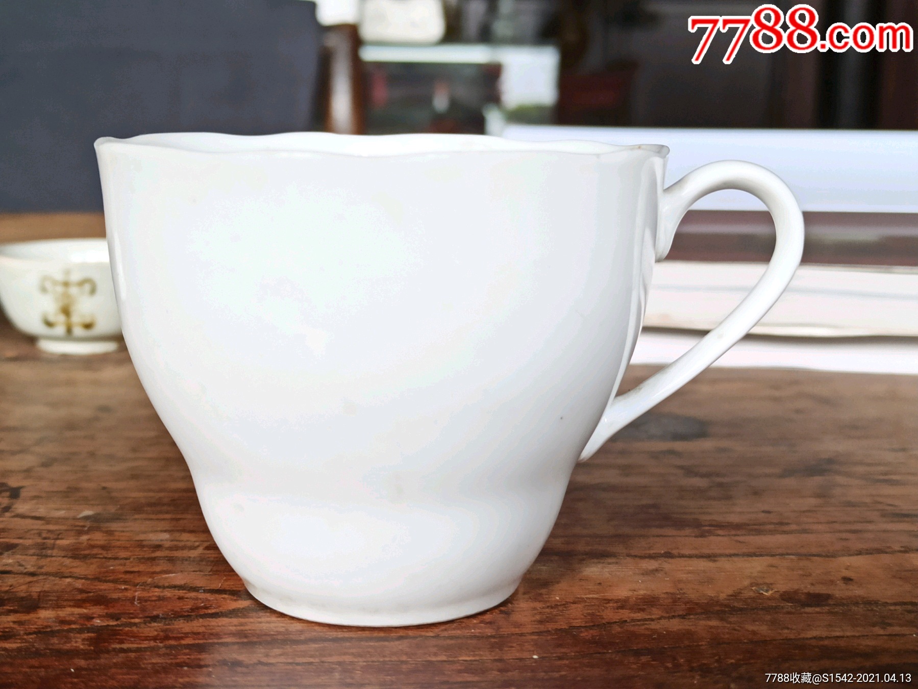 花口白瓷把杯_单色白瓷_连师主【7788收藏__收藏热线】