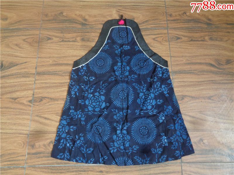 清代蜡染印花牡丹菊花纹围裙