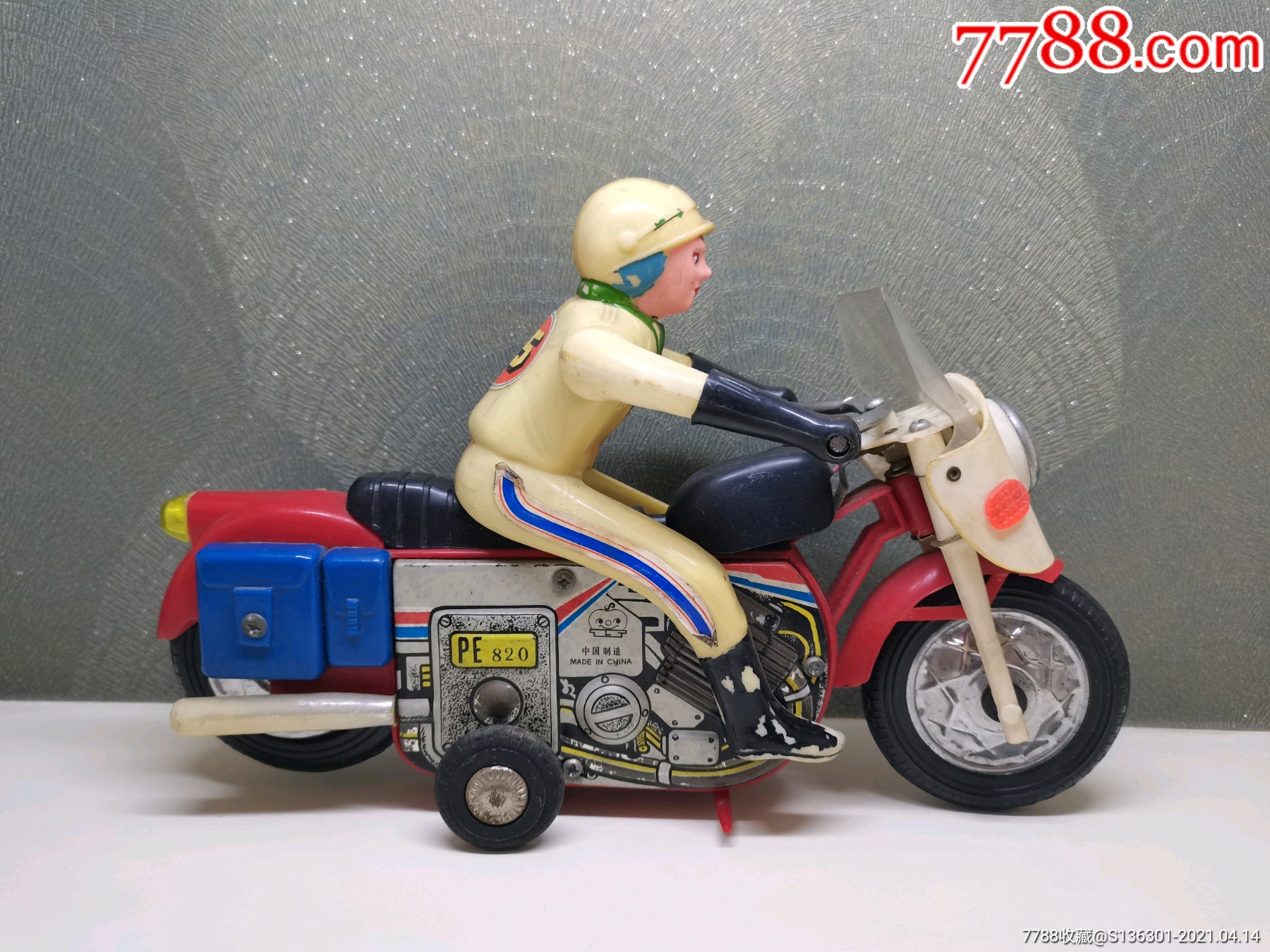 八十年代,电动摩托车玩具,前进后退功能完好