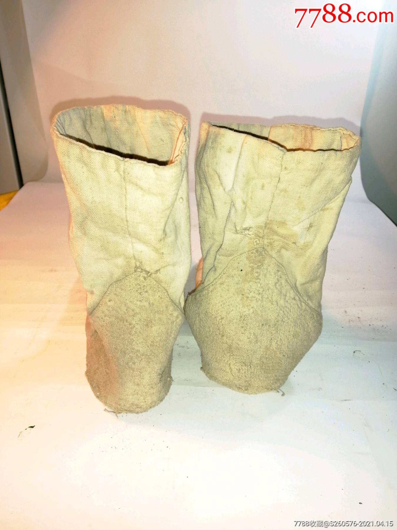 抗日战争时期八路军指战员穿过的甲袜子