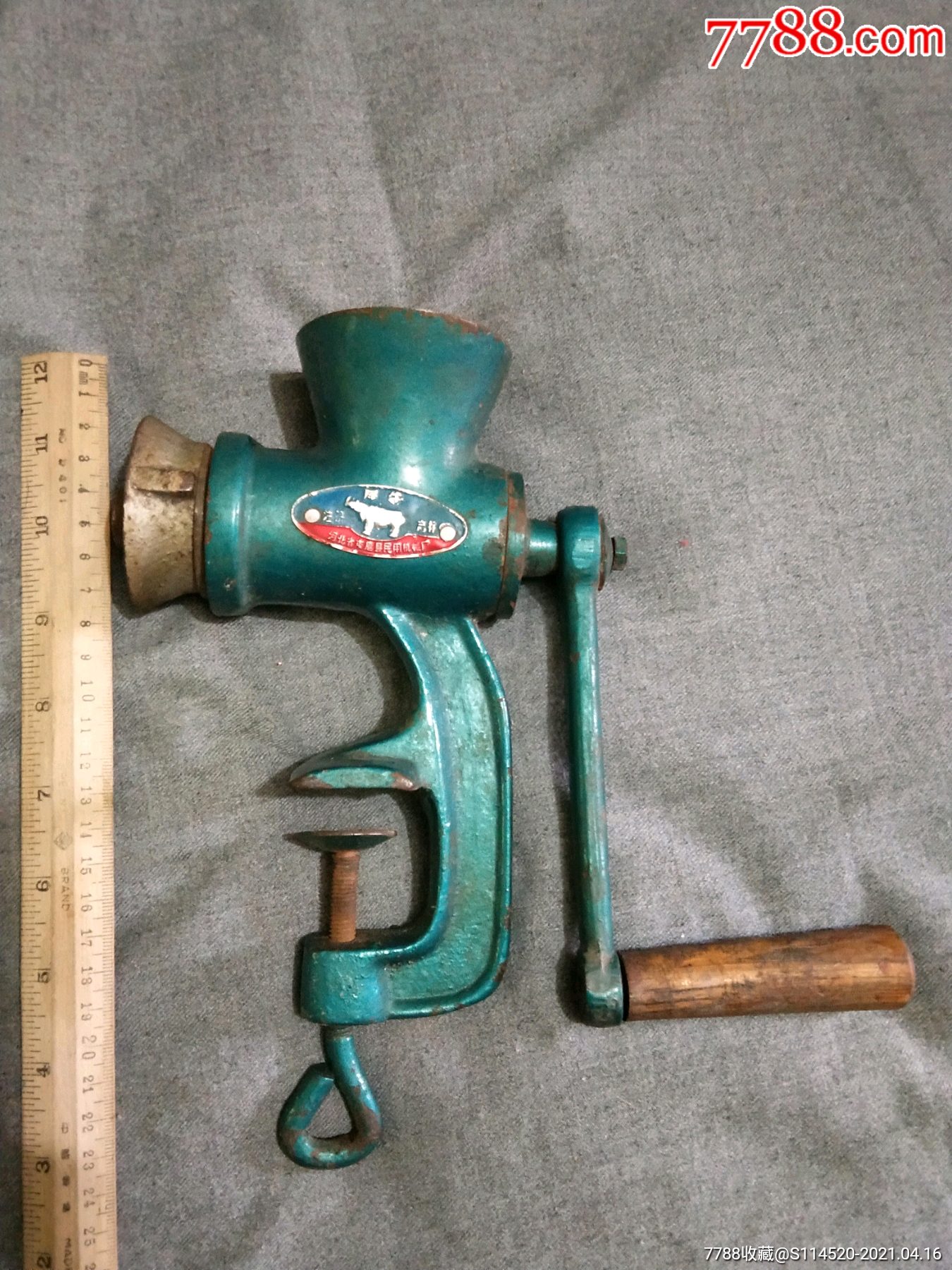 早期绞肉机一台