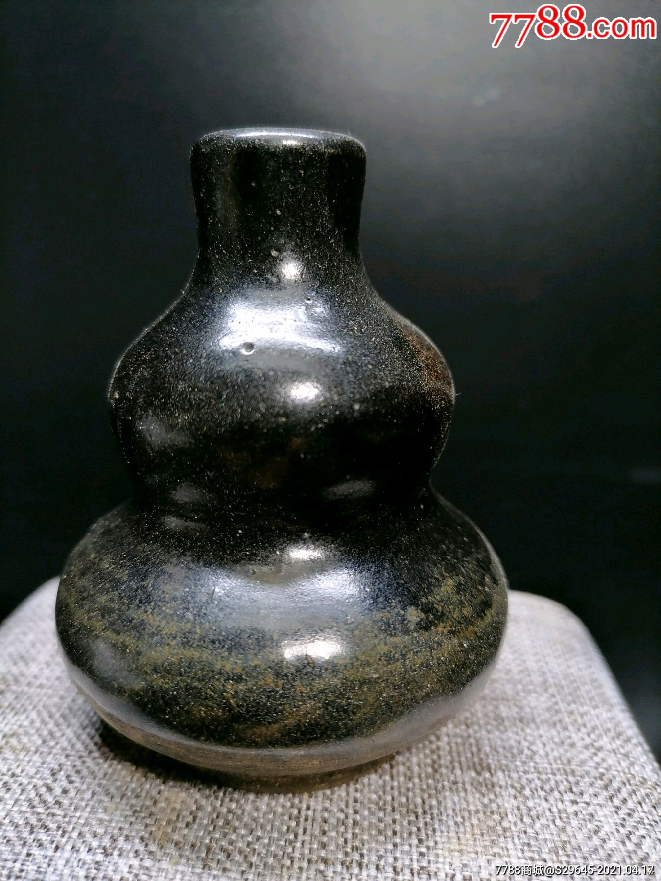 黑釉葫芦瓶一个