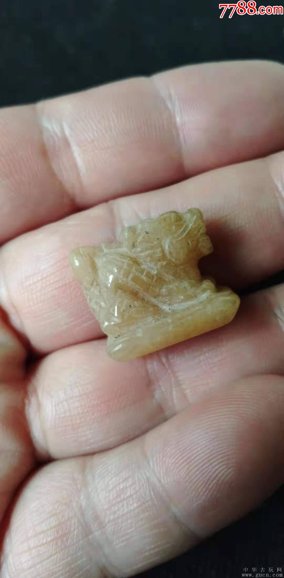 民国早期老和田黄玉貔貅吊坠一件