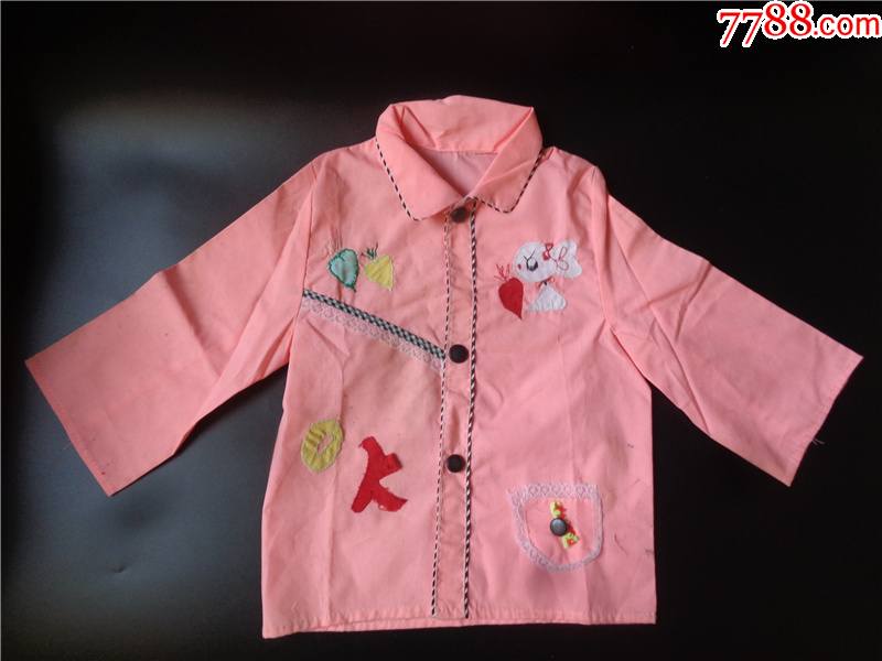 六十年代婴儿穿的绣花上衣