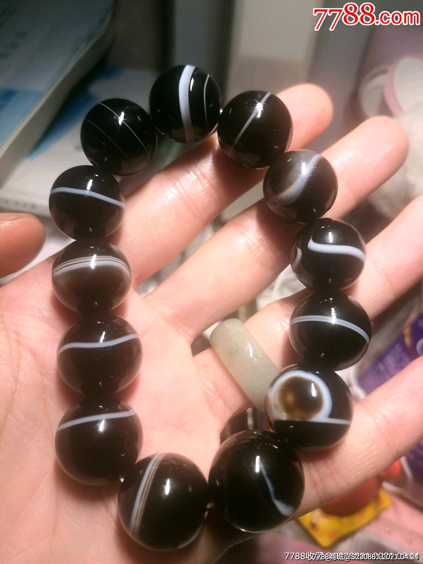 玛瑙手串一线天眼玛瑙手串