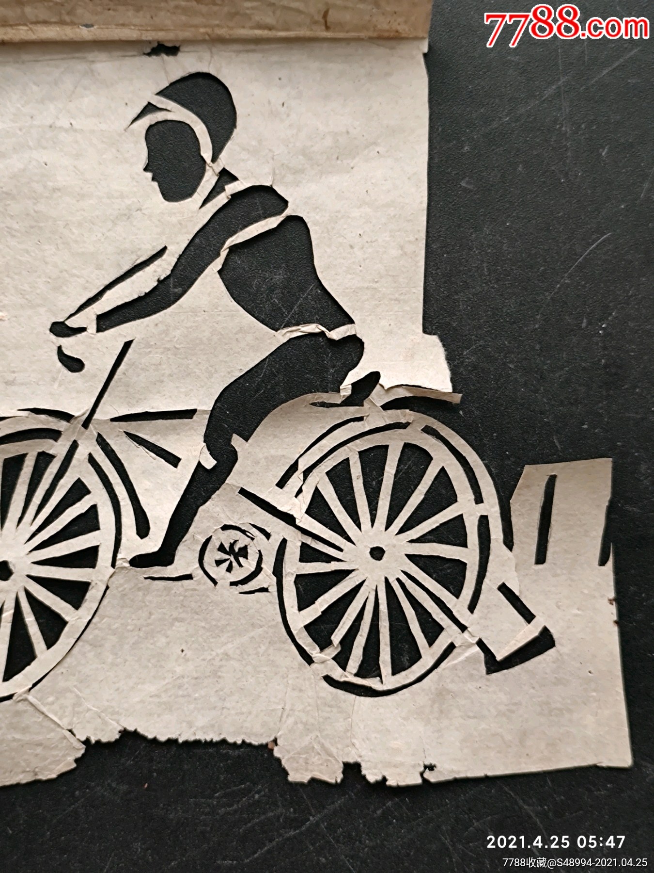 民国剪纸骑自行车的她