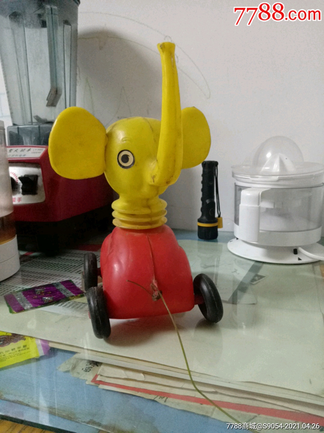 老玩具大象长鼻子大耳朵大象拉拉车