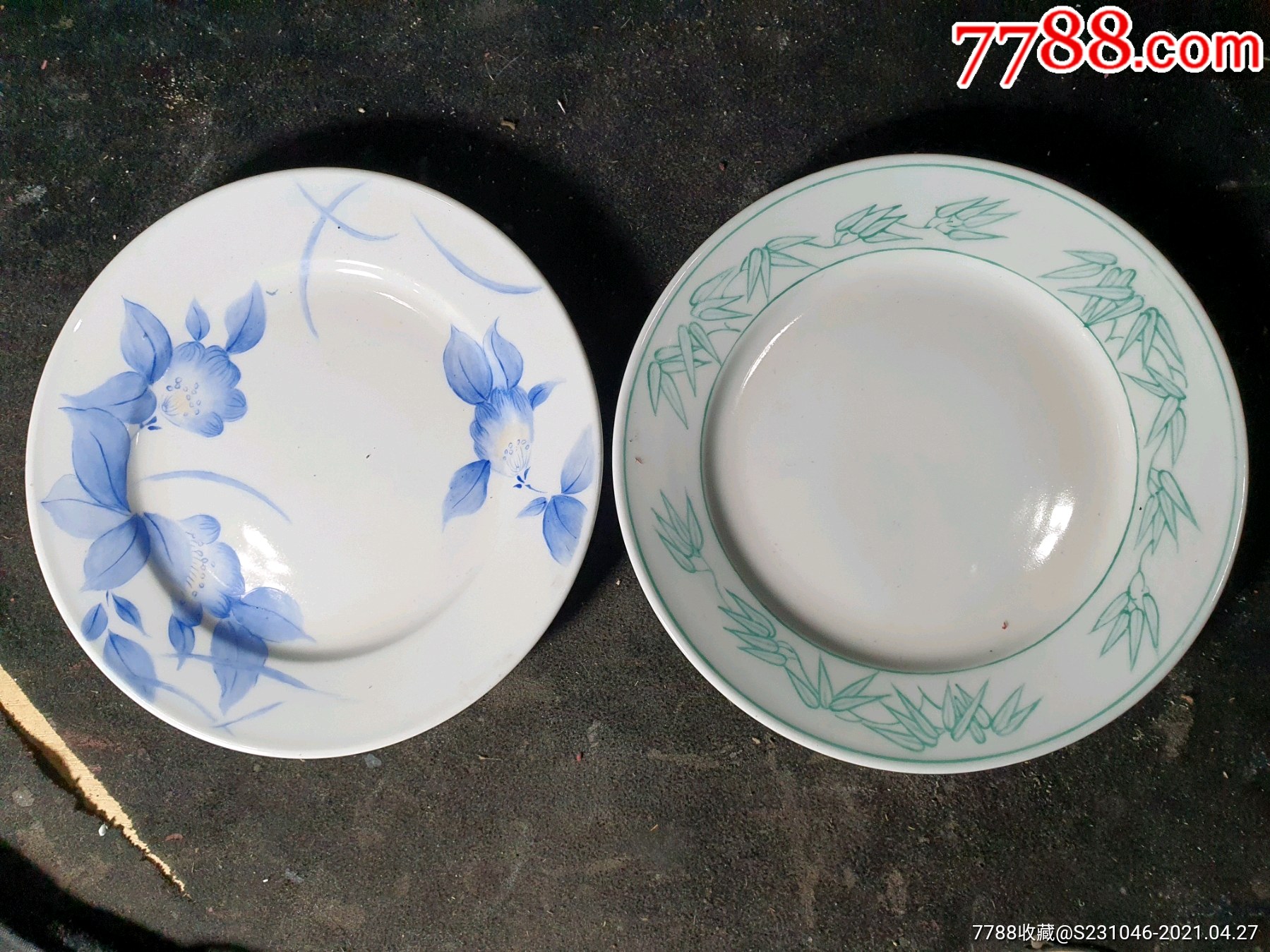 早期红星瓷厂全手绘粉彩瓷盘2枚