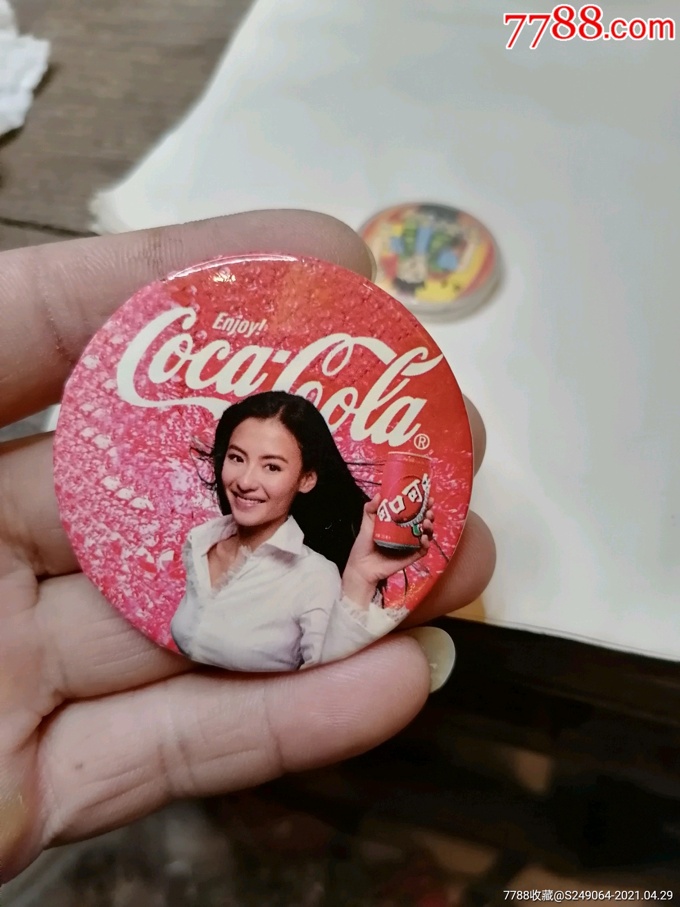 铁皮制,张柏芝可口可乐章形广告,品相好,如图,包真