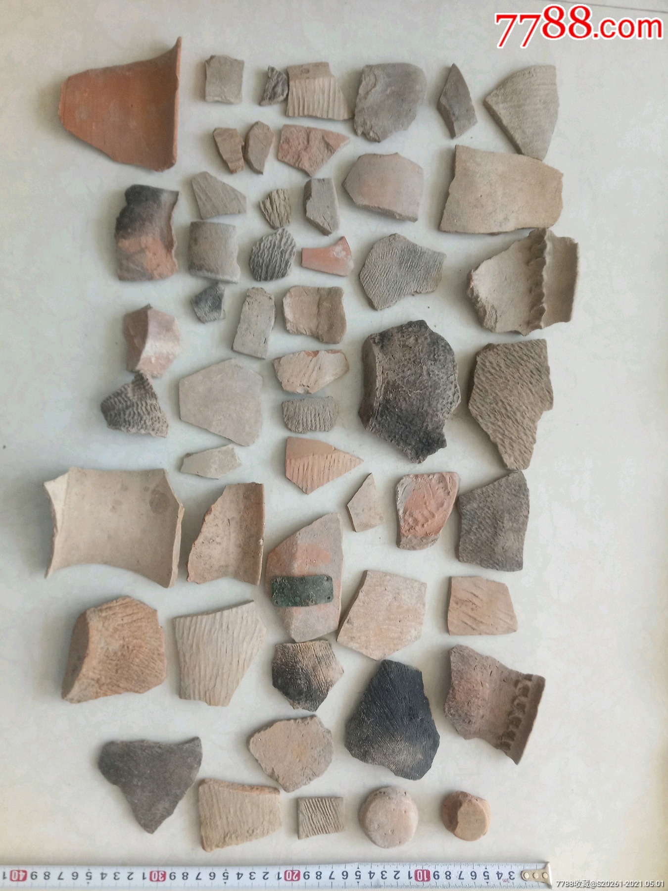 各种齐家文化陶片标本其中一块带彩