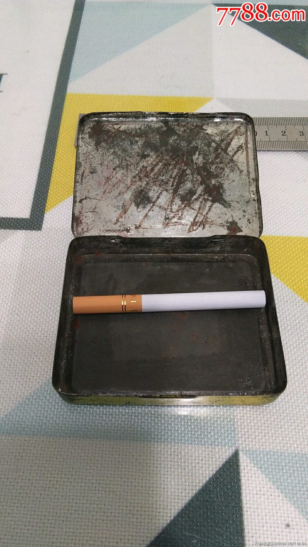 文革带最高指示的铁皮烟盒极少见