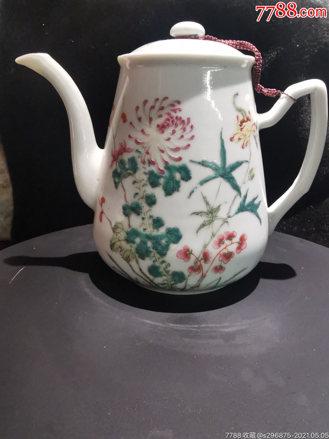 清晚期细路花卉长流壶