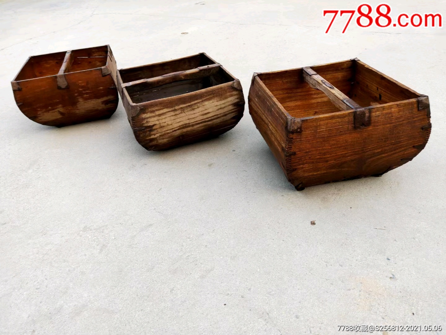 收来三个古典民俗老物件,木斗古代方粮食用工具,品相如图,包浆醇厚