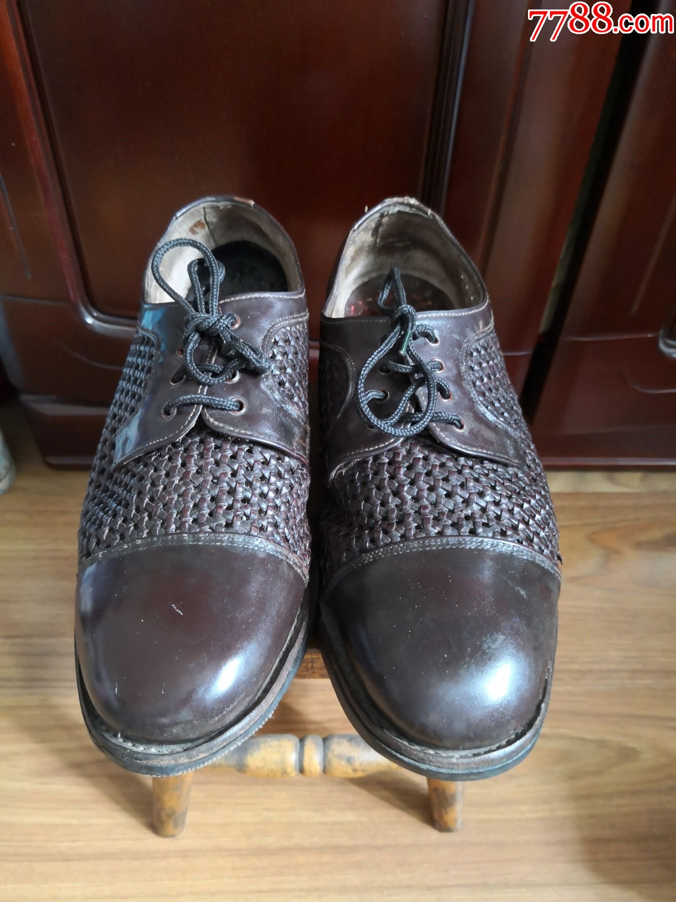 老式三接头凉鞋