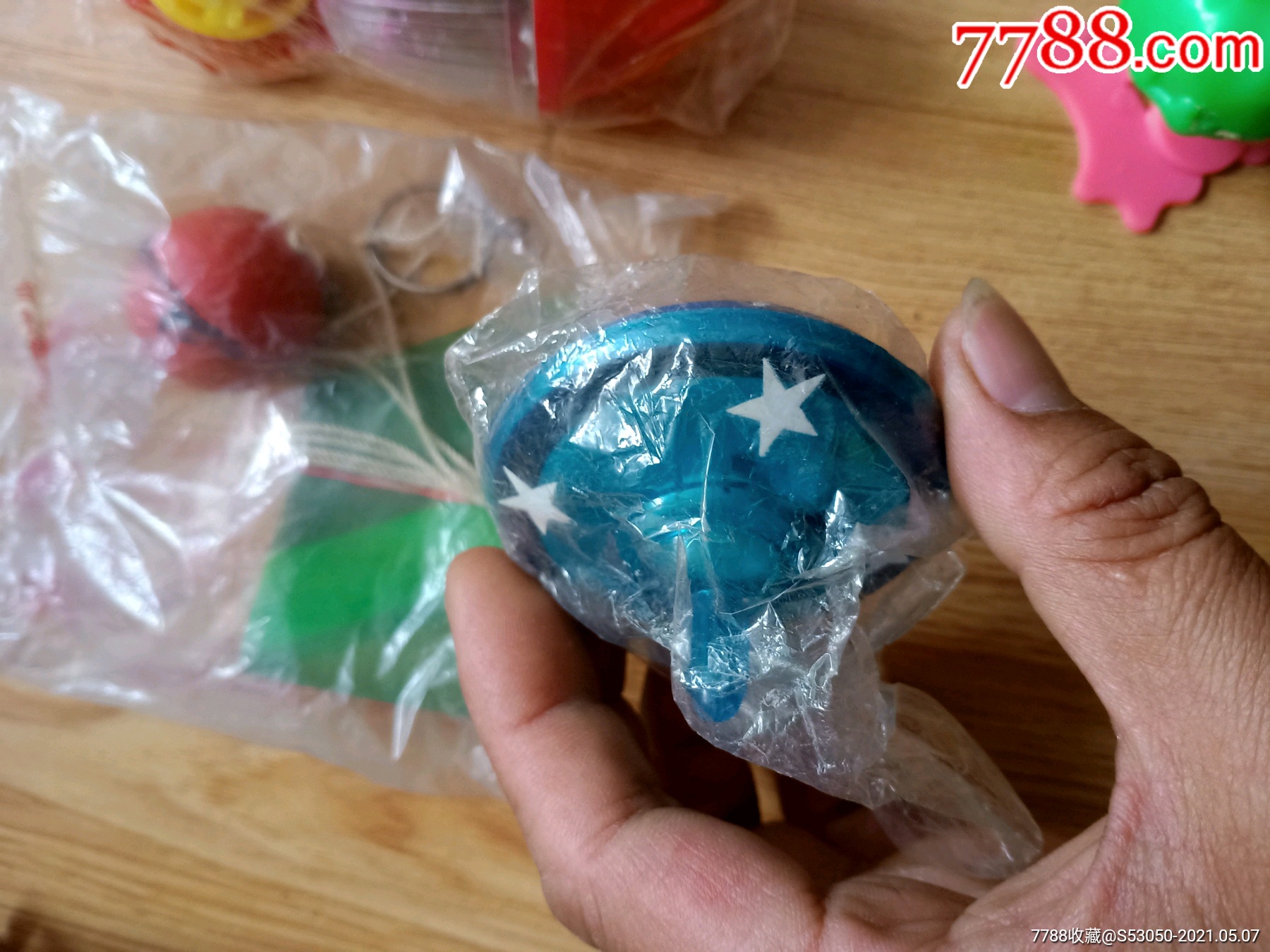 几样全新原袋简装怀旧塑料玩具,彩带球,神奇翻跳精灵,陀螺
