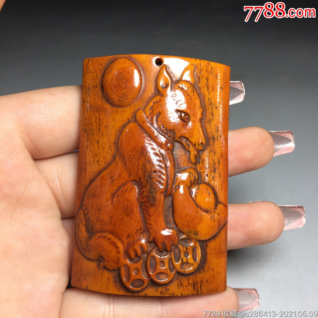 牛骨牌子牛骨是原始自然粗犷豪放具有辟邪化吉之寓意西藏是一片充满