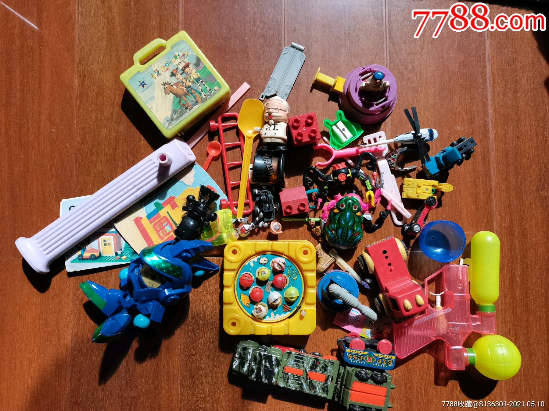 小时候玩具一堆