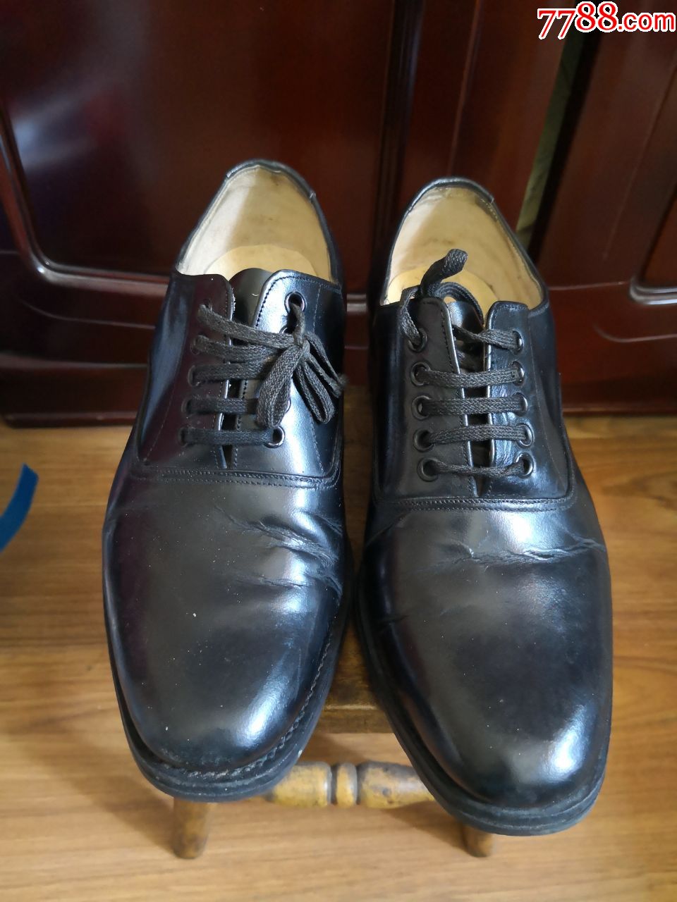 老式二接头皮鞋