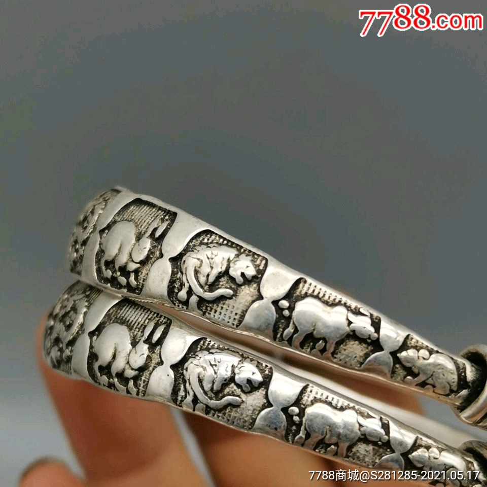 老藏银十二生肖手镯,银匠打造独特的手镯,自然包浆