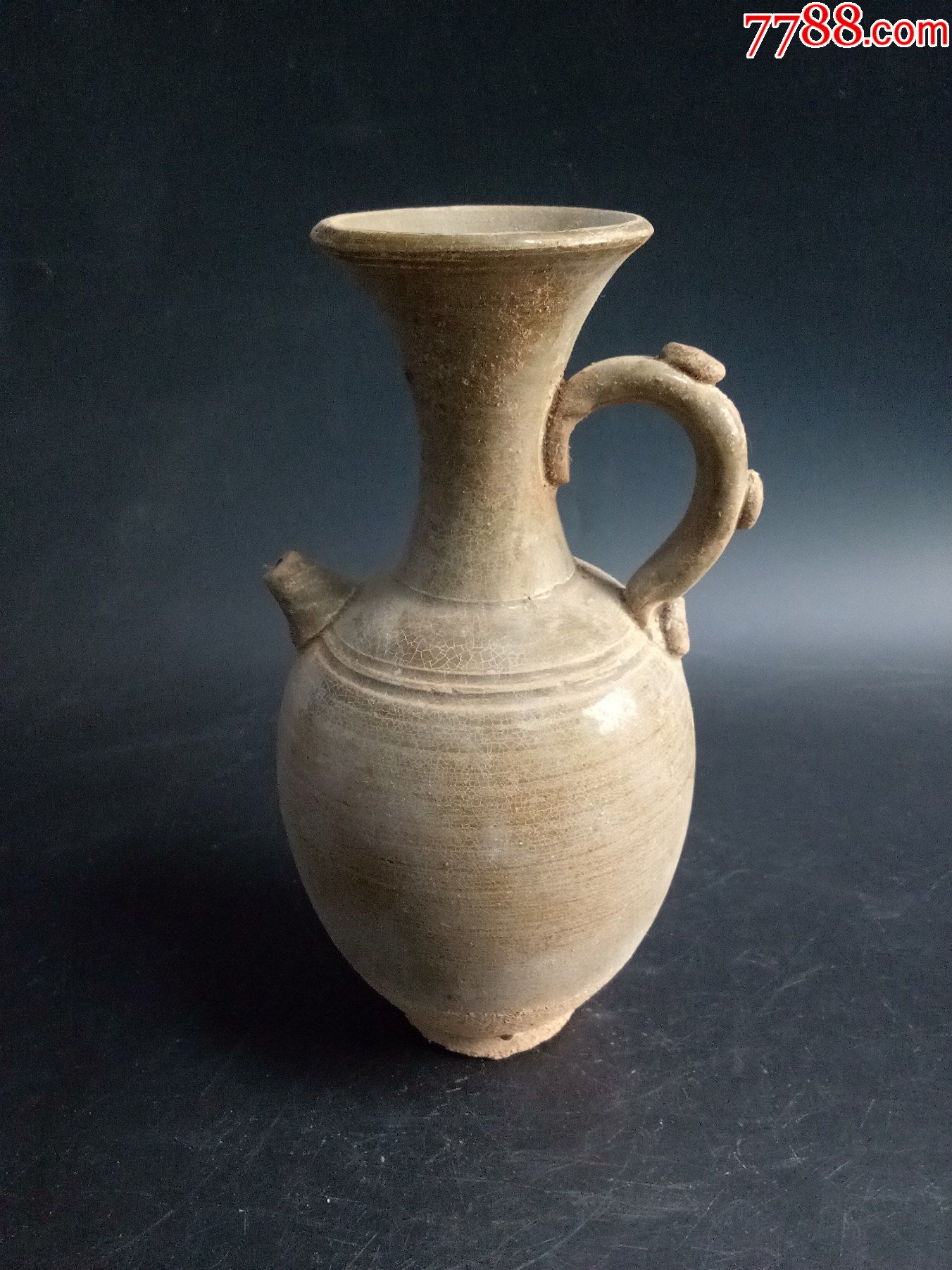 出土宋代黄釉酒壶